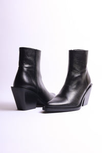 AURA BLACK KMB shoes