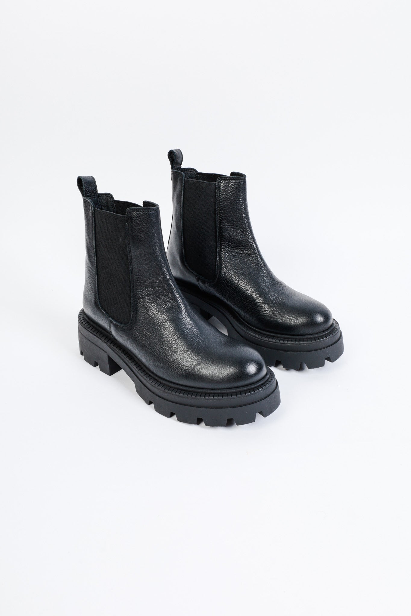 LYRA SCHWARZ KMB shoes