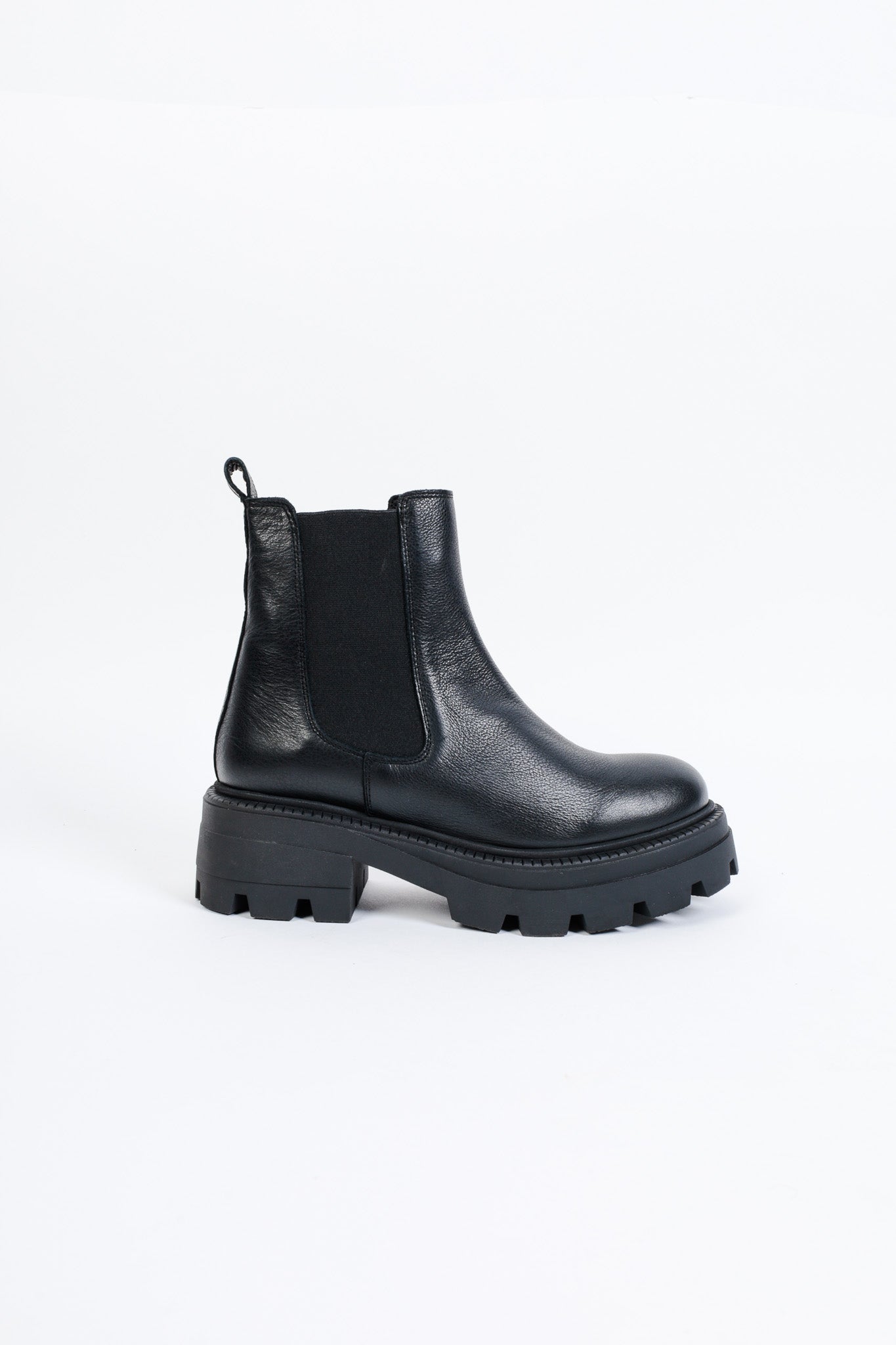 LYRA BLACK - Ankle Boots with Elastics and Notched Soles KMB shoes