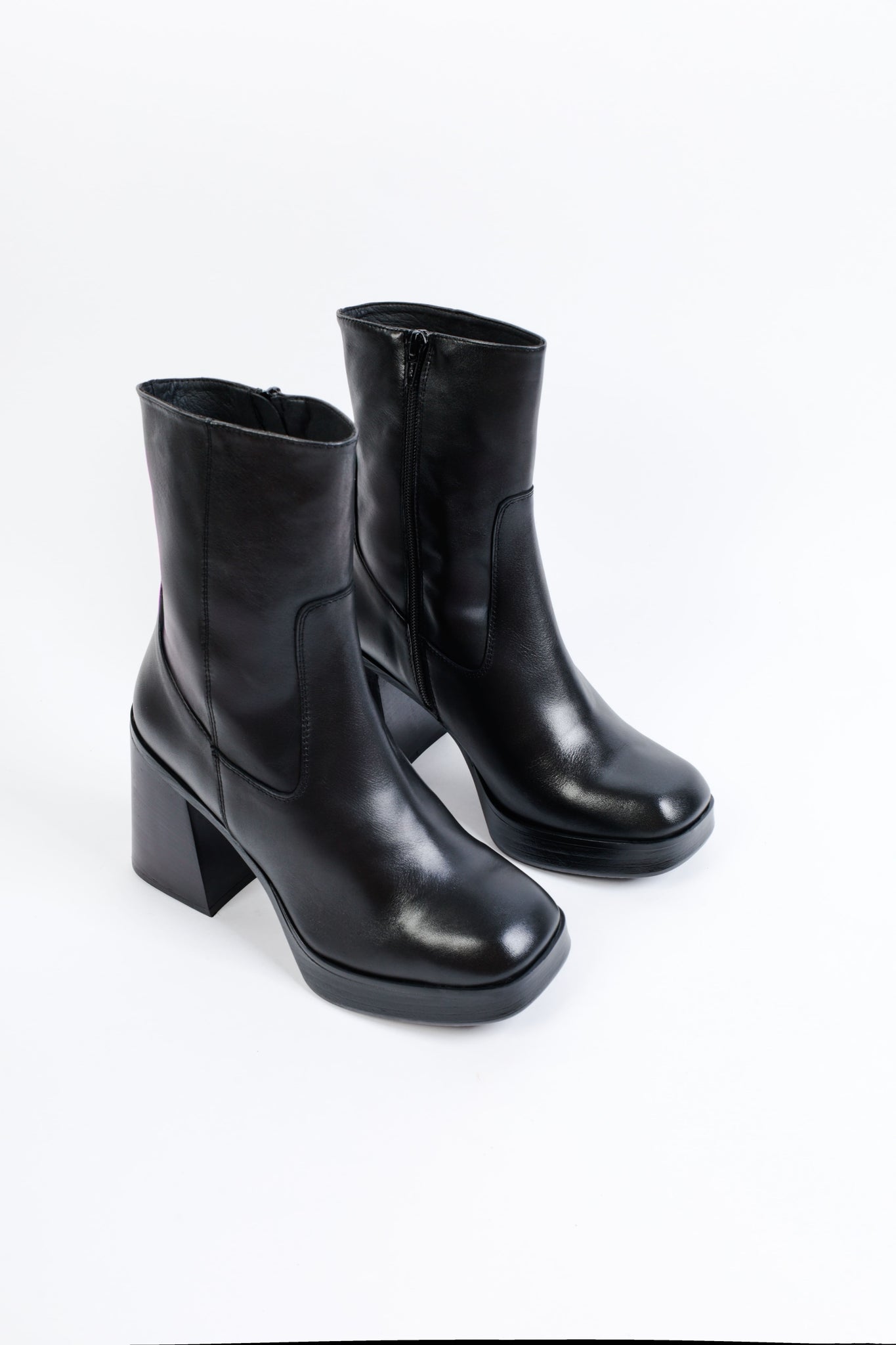 LUCY BLACK KMB shoes