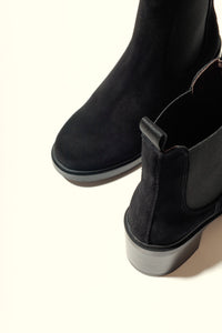 INMA BLACK – Ankle Boots with Elastic Inserts and Block Heel KMB shoes