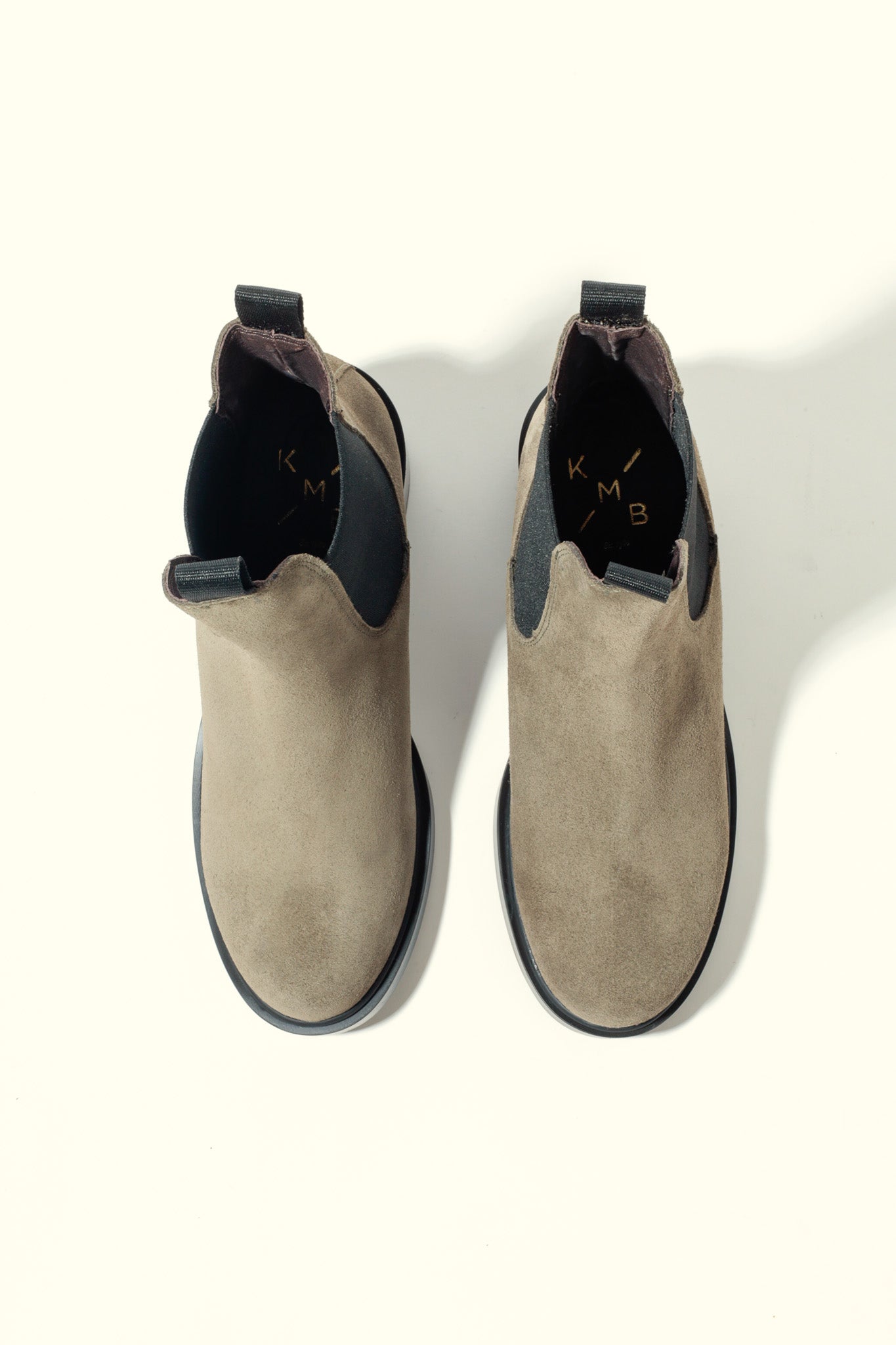 INMA NUTRIA TAUPE – Ankle Boots with Elastic Inserts and Block Heel KMB shoes