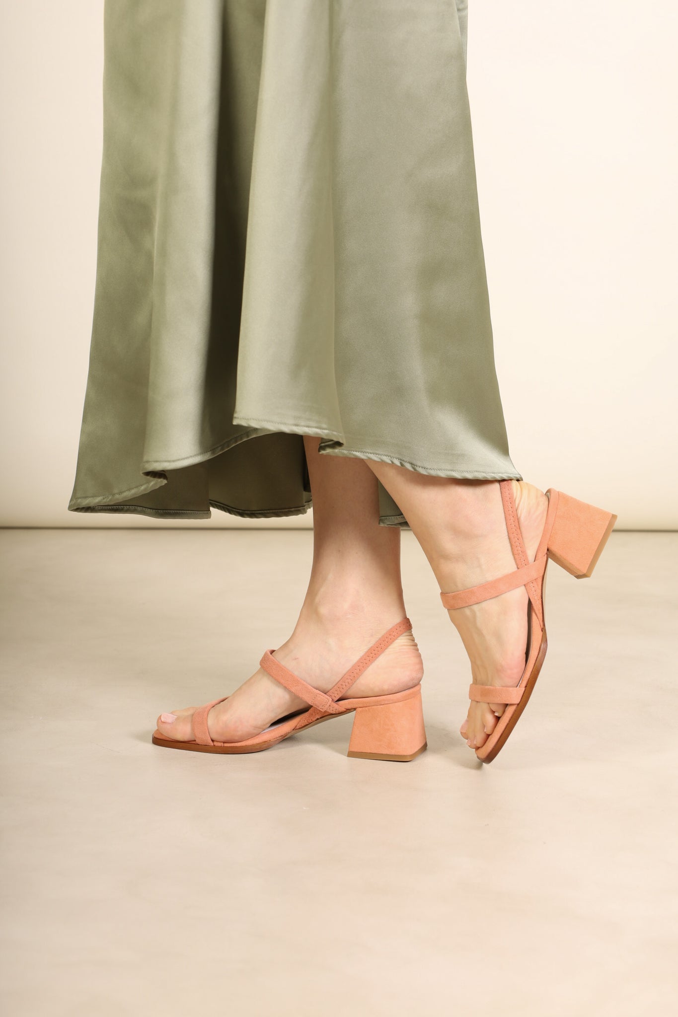 Dolce vita women's zayla clearance wooden block heel sandals