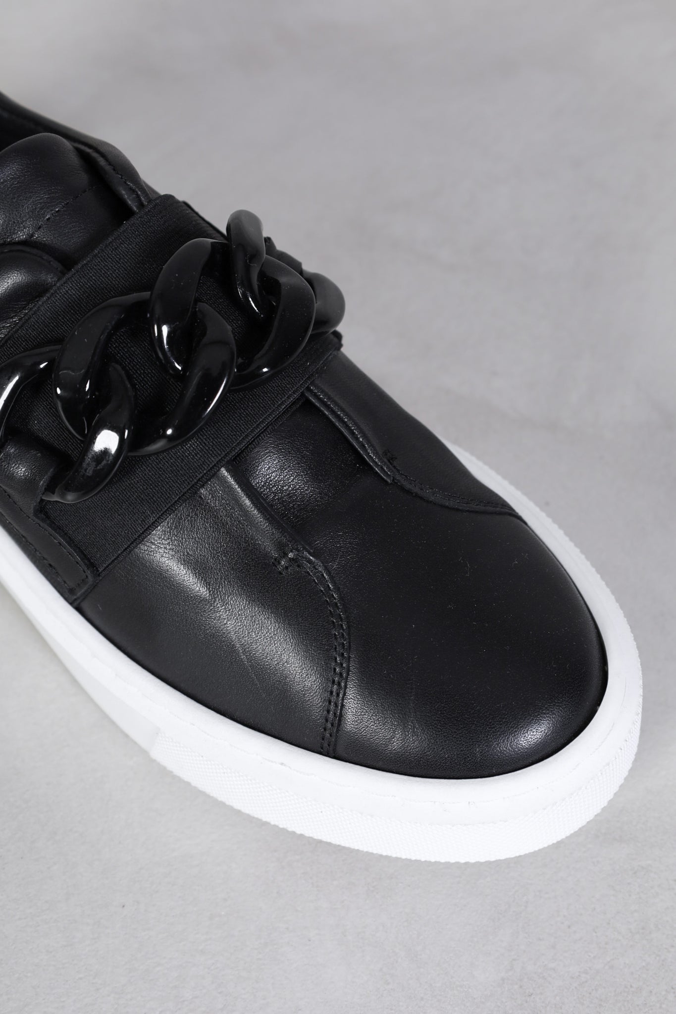 EMMA BLACK Laceless Sneakers – KMB shoes - Main Image