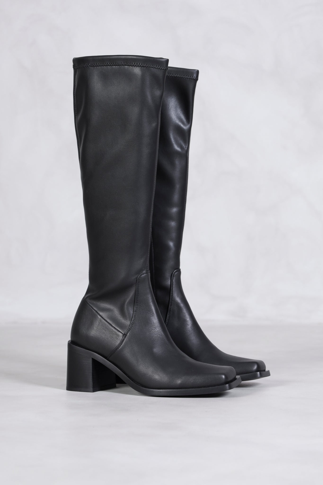 SCARLETT SCHWARZ – KMB shoes - Main Image