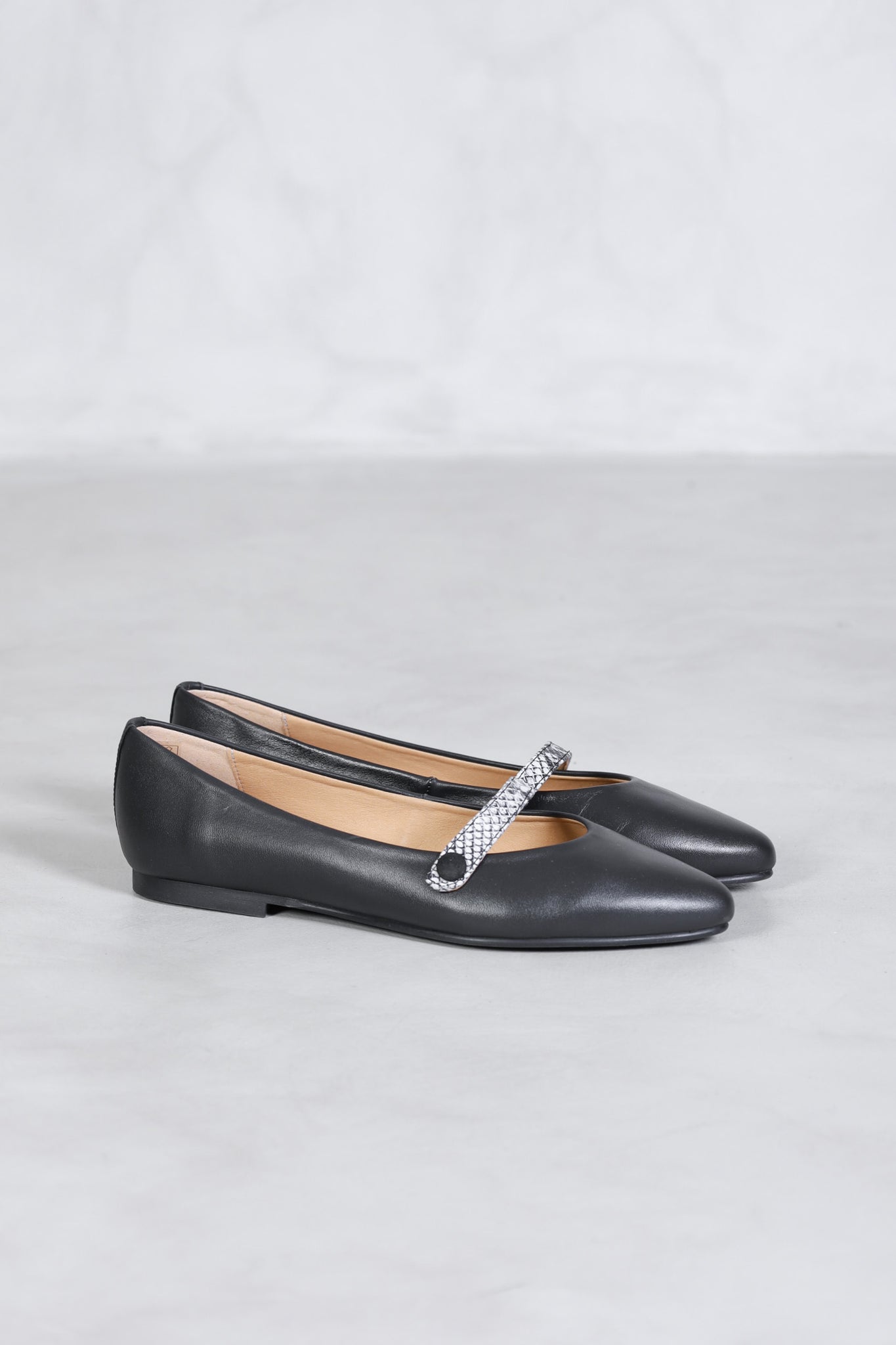 LEIA BLACK KMB shoes