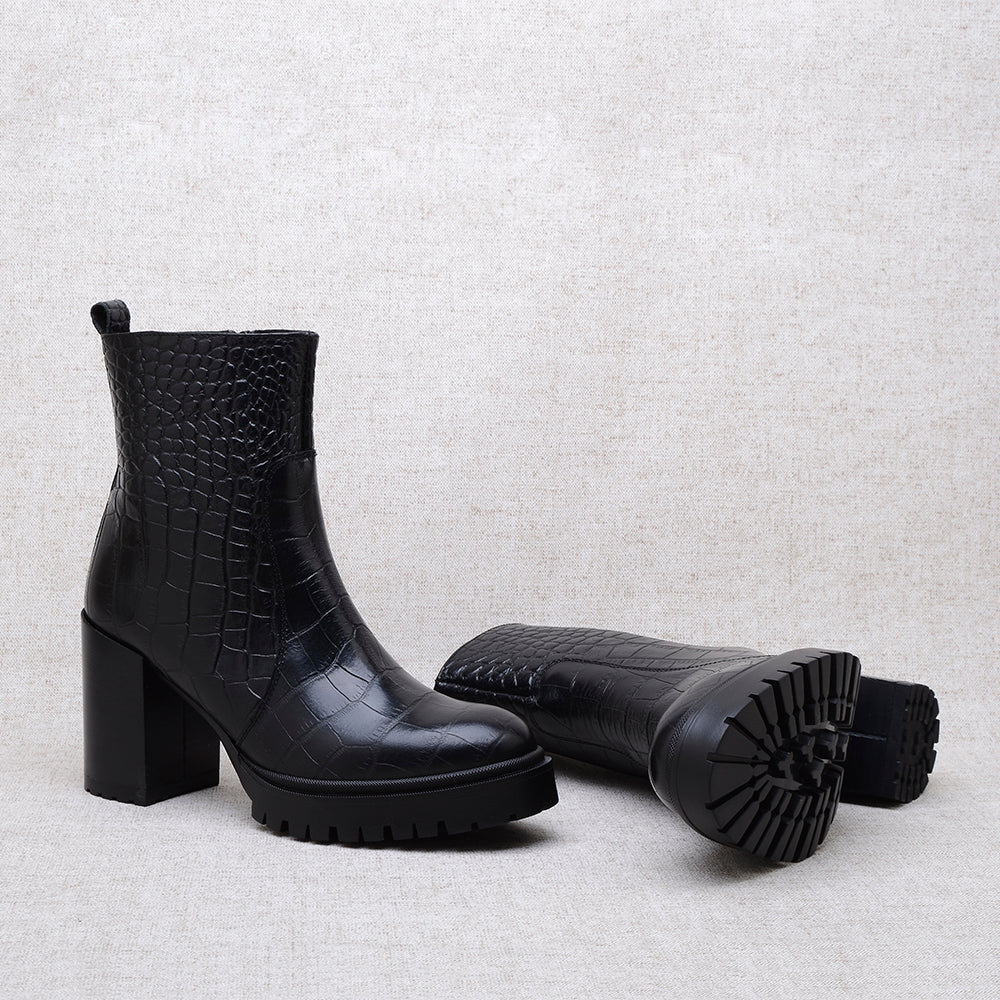 Xana C Black KMB